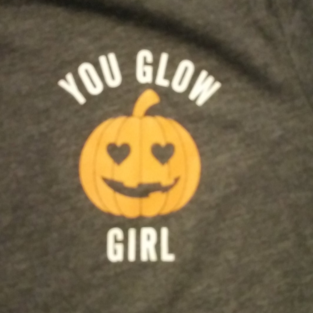 Old navy tee - Picture 3 of 4
